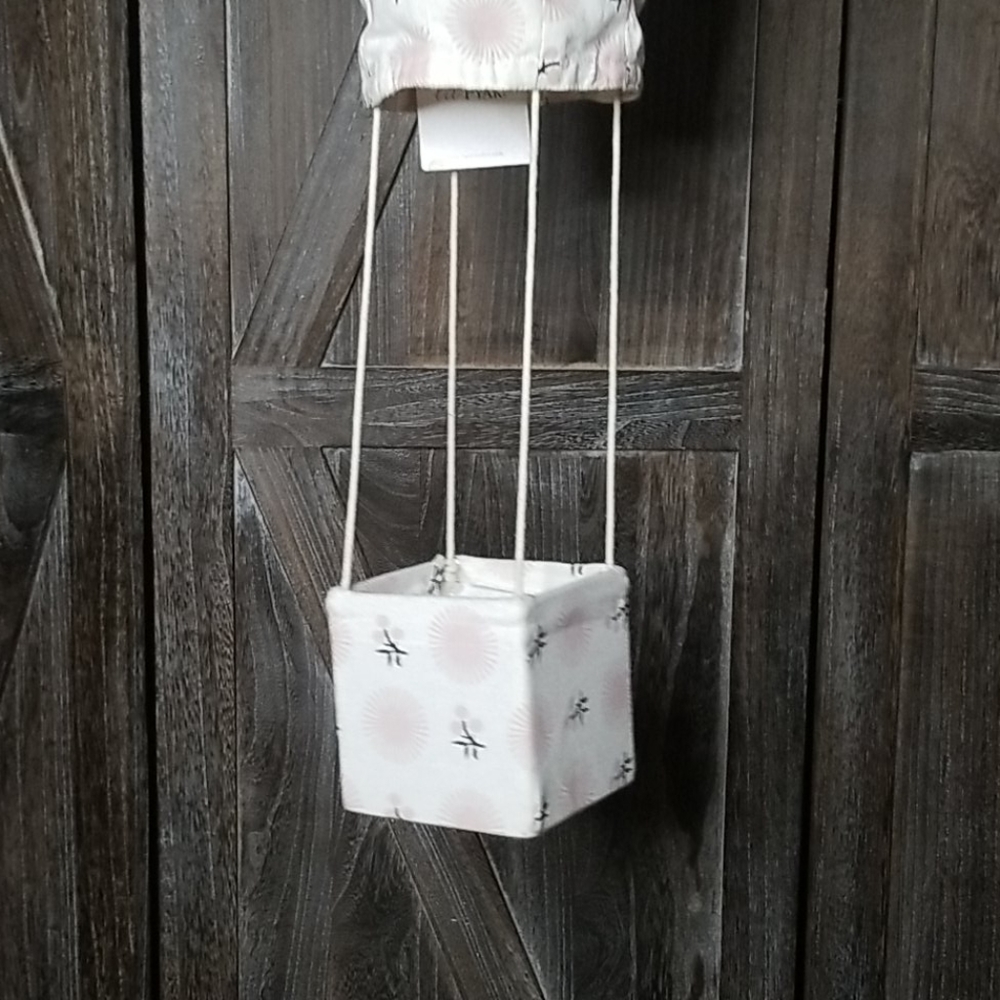 NWT lil' PYAR-Fabric Hot air balloon mobile-pink/cream floral pattern - Picture 3 of 6